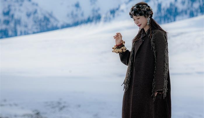 《奇境音乐会》今日开播 江一燕作为节目发起人与好友在那拉提唱响《有山有海有你》